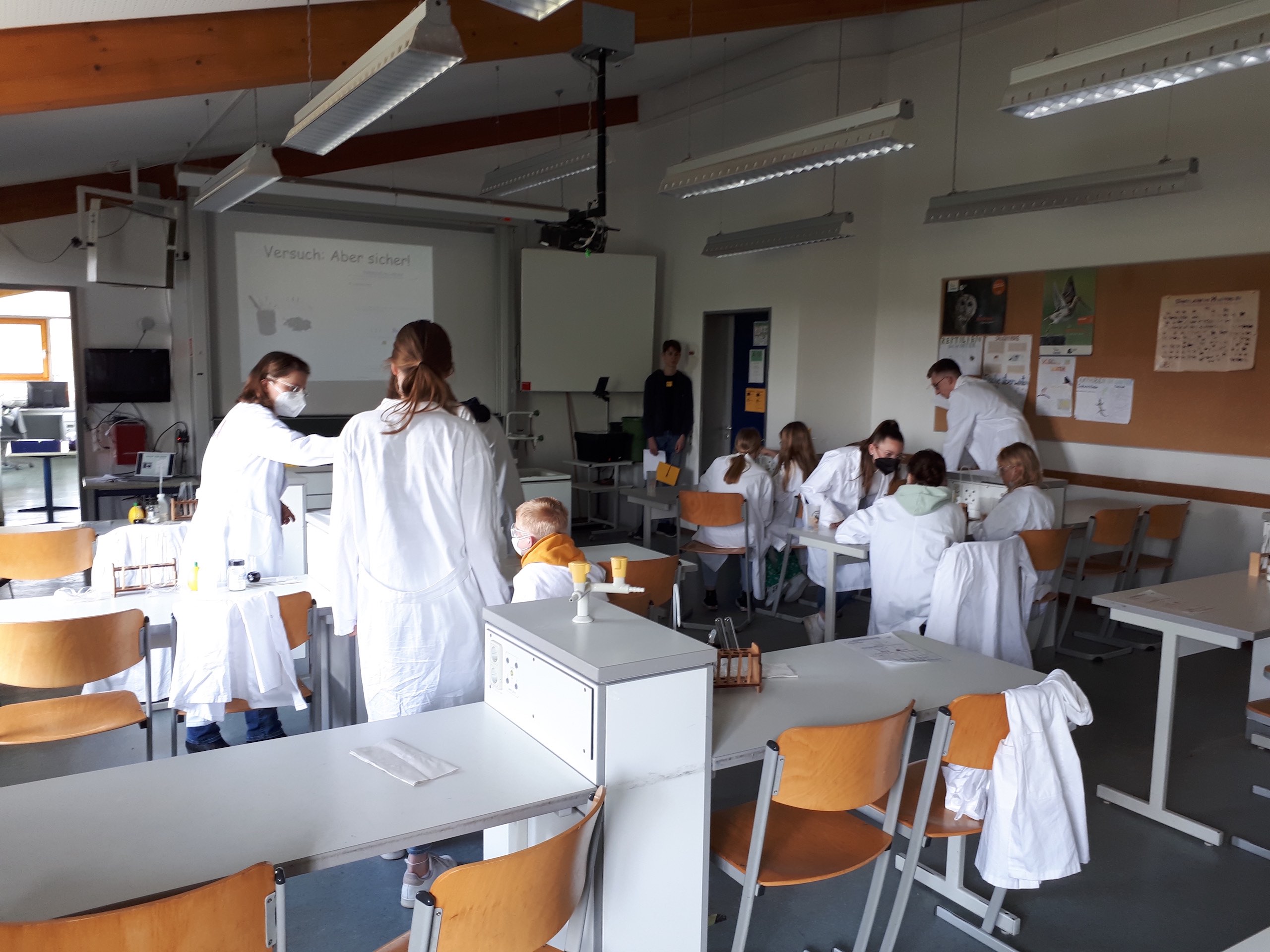 Schnuppertag-Chemieunterricht-2022-SMG